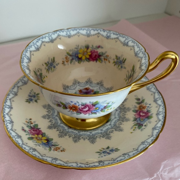 *Rare* Shelley Bone China Teacup and Saucer in Pale Pink Pattern Crochet Pattern - Picture 3 of 11